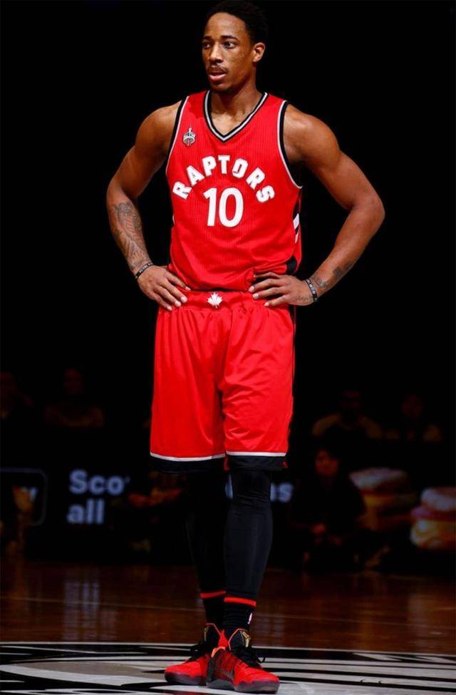 【NFL动态】贵矿再出手缔造历史高薪！49人3年合约续签内线卫华纳