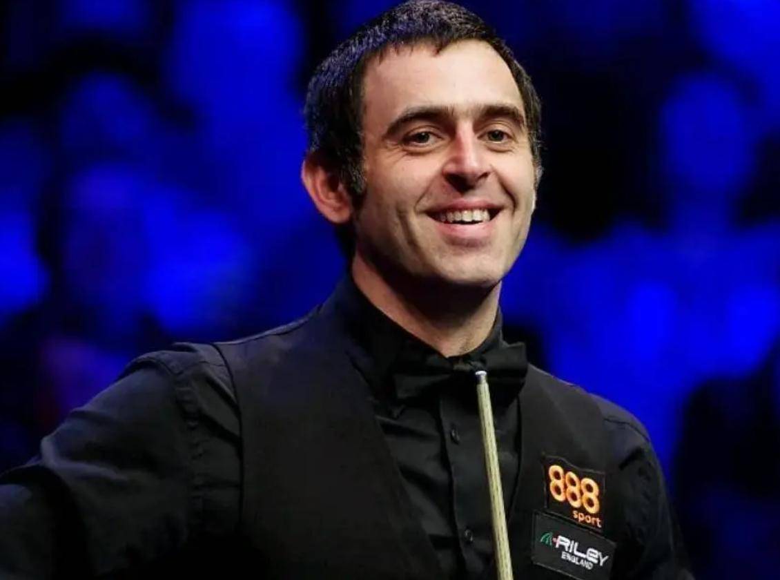 博主：有球迷拦着张玉宁签15件球衣，还骂张源外地B